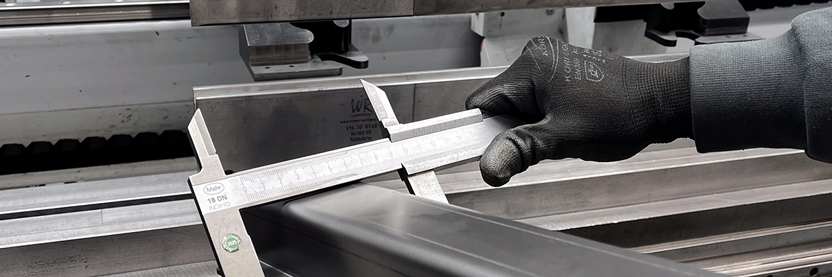CNC Biegen und Kanten in höchster Präzision